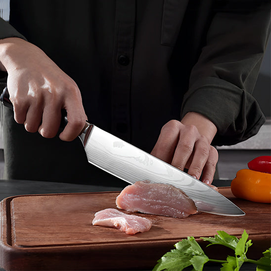 couteau a viande poulet cru