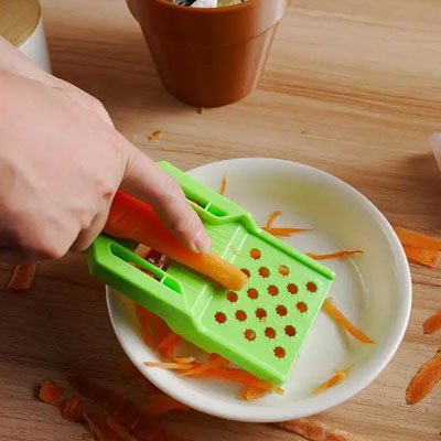 éplucheur à pommes avec trous