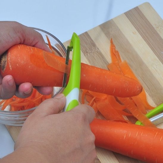 eplucheur pomme de terre peler carottes